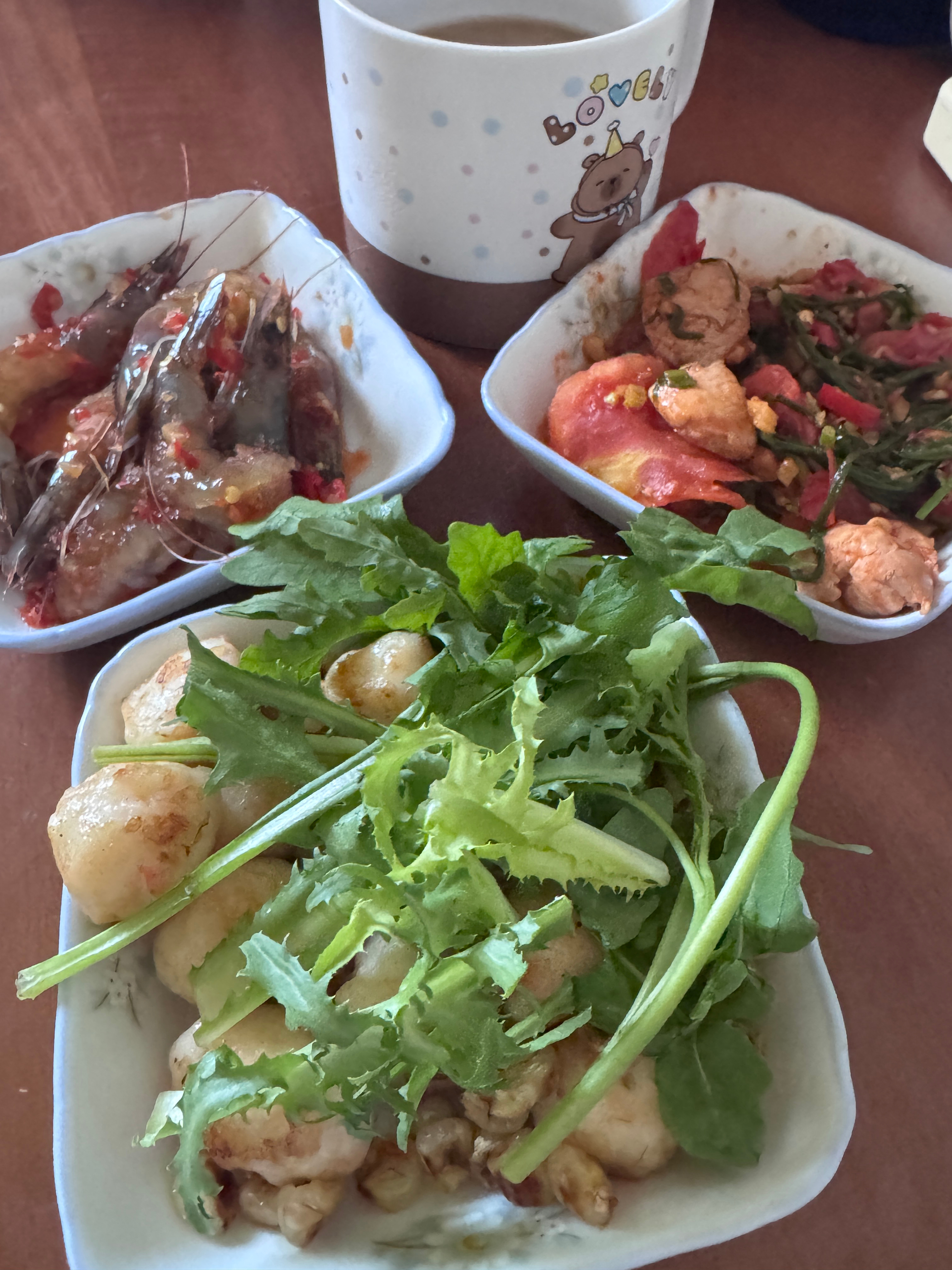 生酮生到一半又面临难产，开始十分渴望吃点蔓越莓干之类的甜食…算了、再忍一忍。蔓越