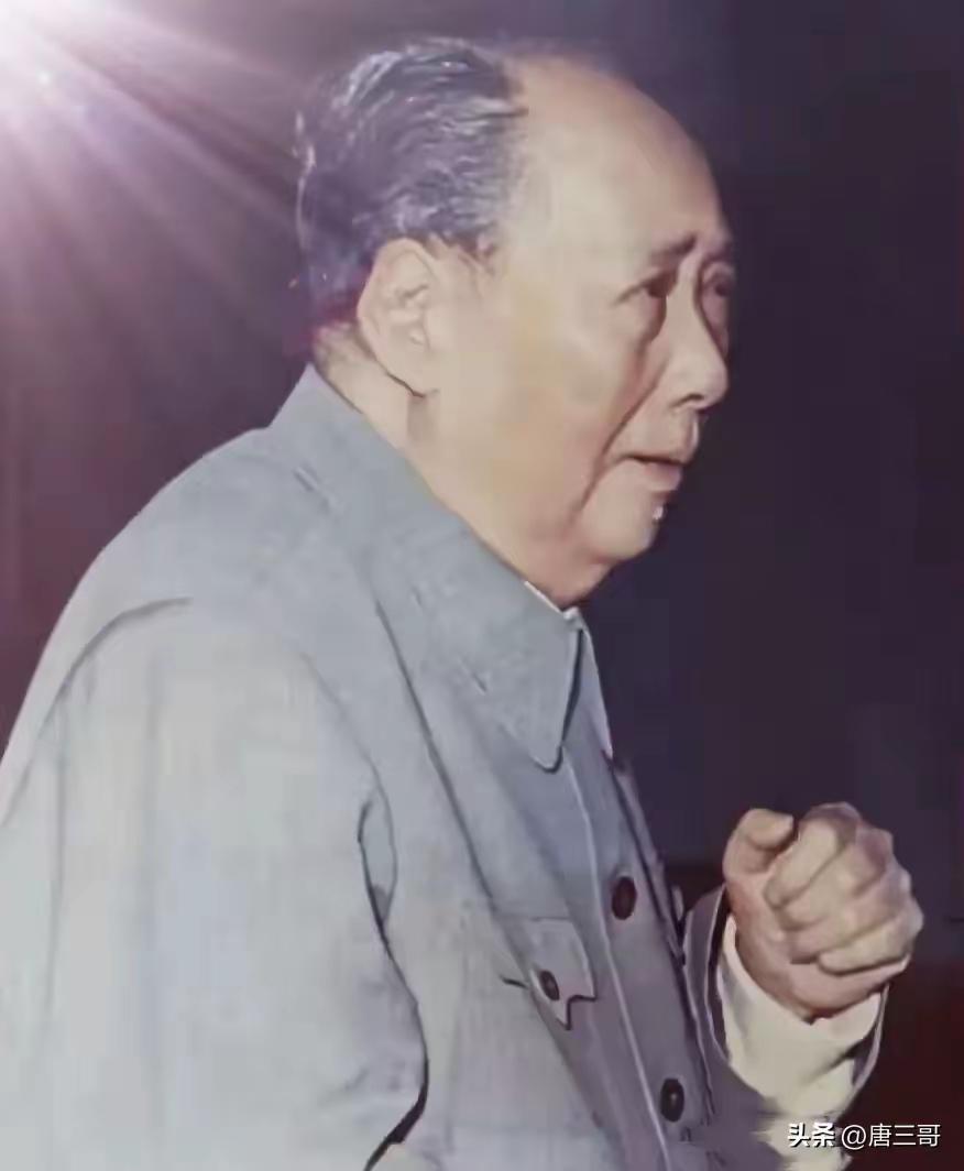 有些人，真的不配评价毛主席！
 
总有一些人，日子过好了就忘本，吃饱穿暖就开始对