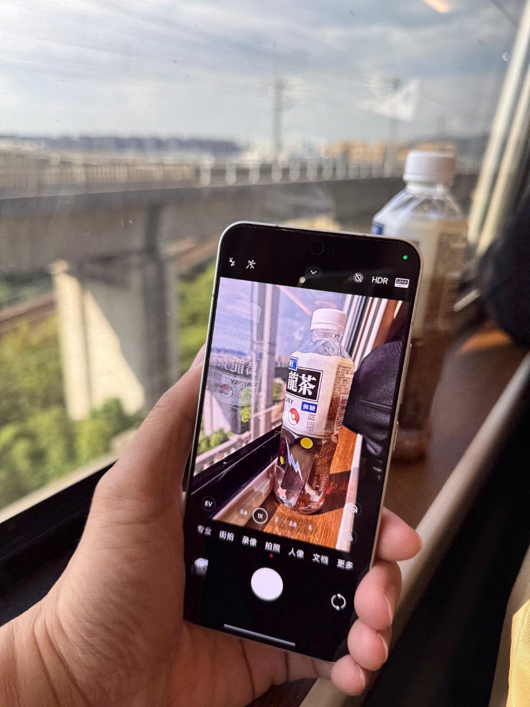 试试小米15，徕卡影像质感蛮好 [馋嘴] 图1-2是iPhone15pm直出，图