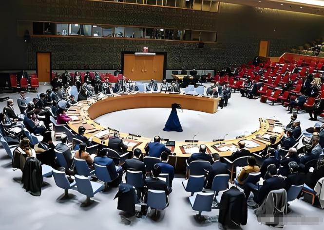 俄罗斯这次在联合国，算是把桌子彻底掀了。指着鼻子问美国：“谁封你当的‘世界法官’