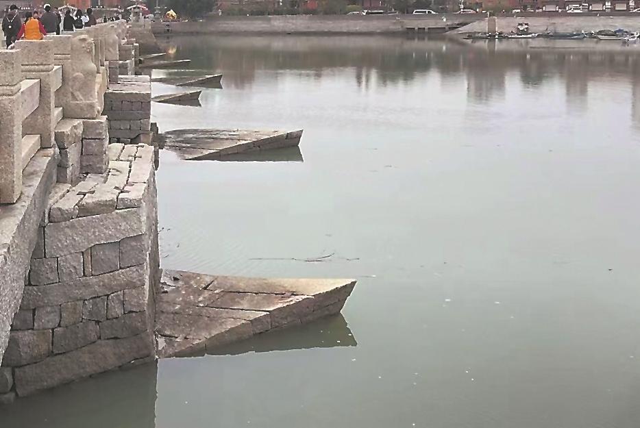 宋代泉州一带的跨海石桥，在江海交汇的复杂水况中屹立千年，船形桥墩是保障其稳固的核