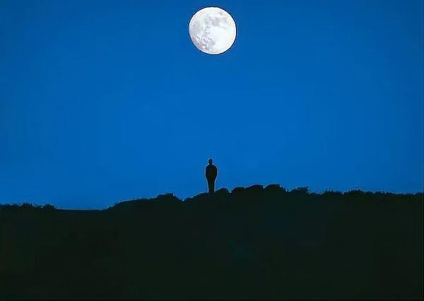 旧衣穿十年不是日子拮据，而是藏着惜福与通透的人生修行
 
如今大家的生活条件越来