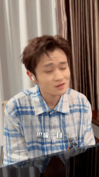 #王勉有种淡淡的疯感# 速速来听王勉新歌《发疯文学》！搭配上疯感视频根本就是在演