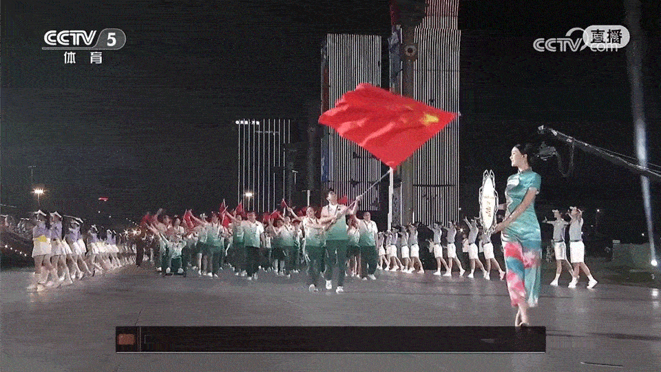世运会中国代表团将珠翠绿穿在身上世运会中国代表团把成都竹林穿上了 中国代表团出征