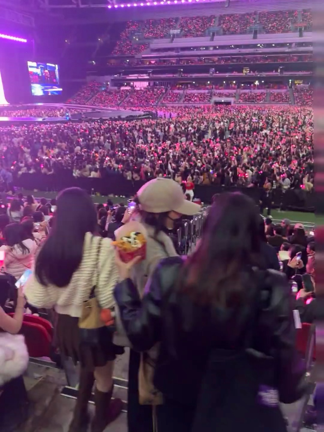 看blackpink演唱会被人偶遇的张曼玉张曼玉去看了blackpink演唱会b