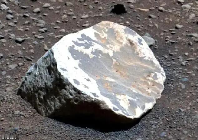 NASA毅力号火星车，在火星杰泽罗陨石坑有了突破性发现。
 
这里的岩层中，存在