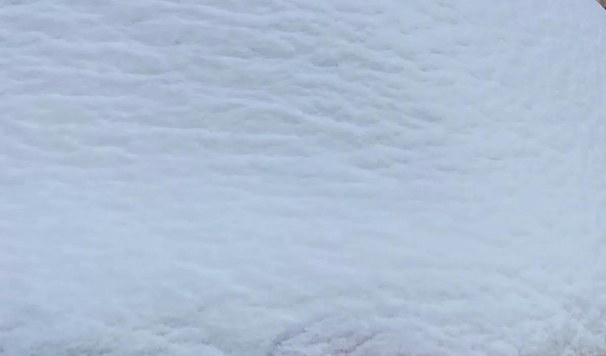 #上联：雨洒五湖四海，请对下联# 雪落三山五岳。