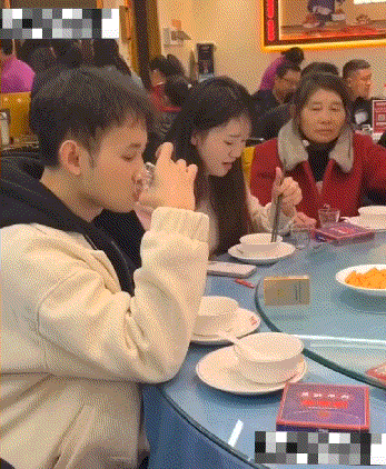大妈:年轻人不讲武德！
