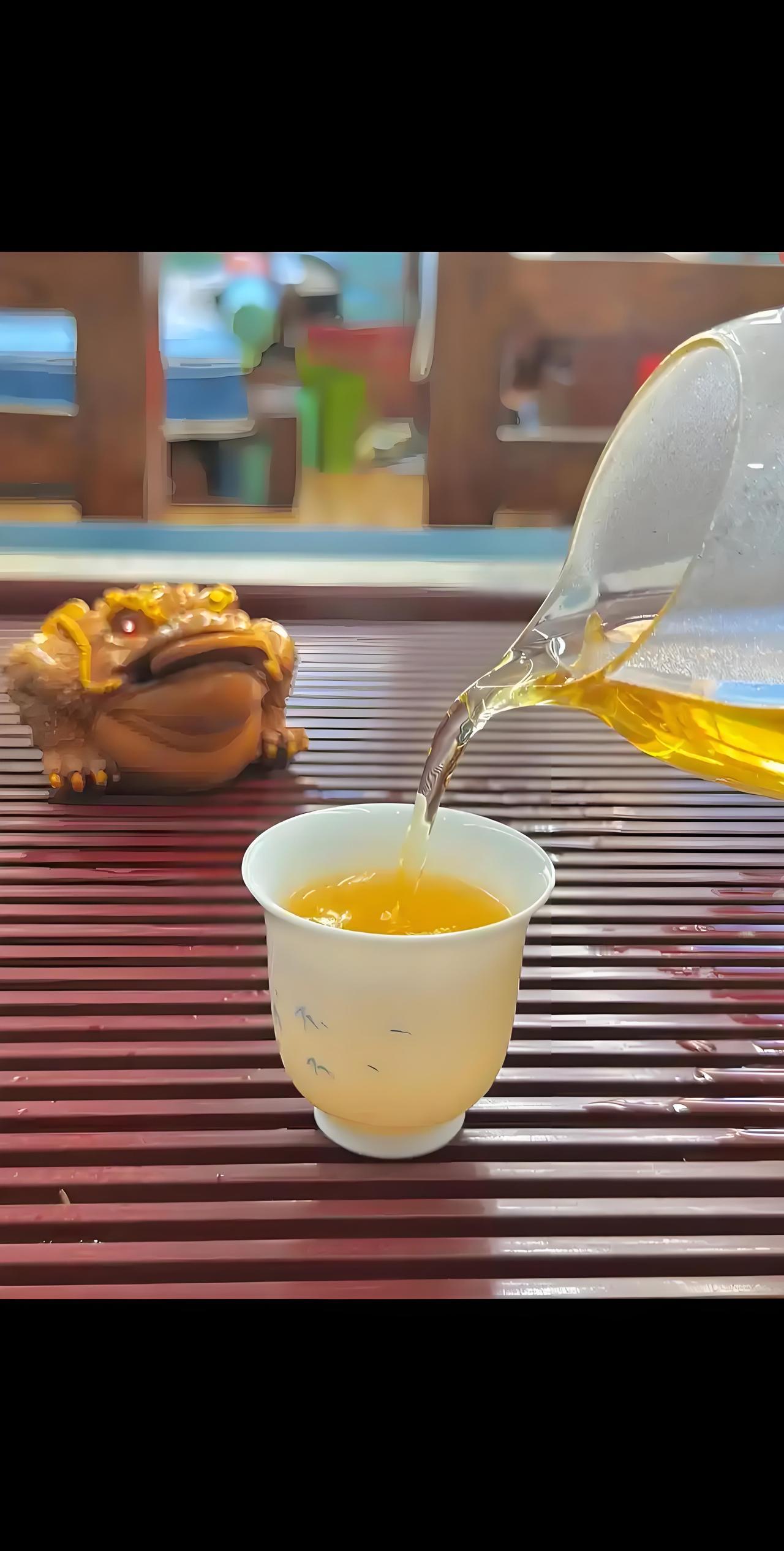 睡到自然醒！

窗外的雨，清凉的风，打乱了我晨跑的计划。

站在阳台上，静静的“
