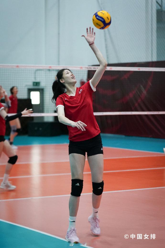 曼谷备战中的李盈莹 朱袁张1块2毛9[超话] 2025年女排世锦赛 中国女排vs