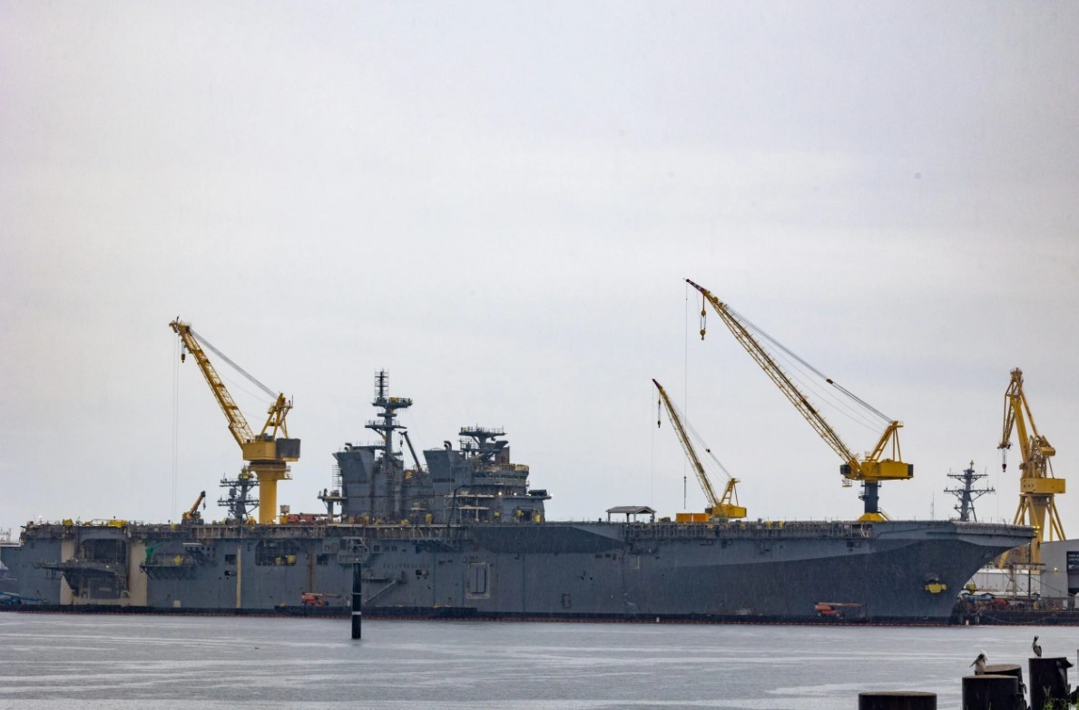 布干维尔号（LHA-8）和费卢杰号（LHA-9）两栖攻击舰交付时间再再再此暂时各