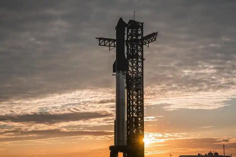 星舰第14次试飞终于入轨，26颗V3卫星直接上岗，SpaceX财务官喊它创收飞行