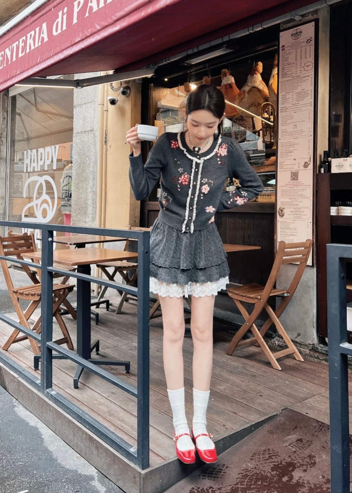 王玉雯 A爆了 跟着明星学穿搭！针织开衫配百褶裙走甜辣风，风衣配简约内搭走大气通