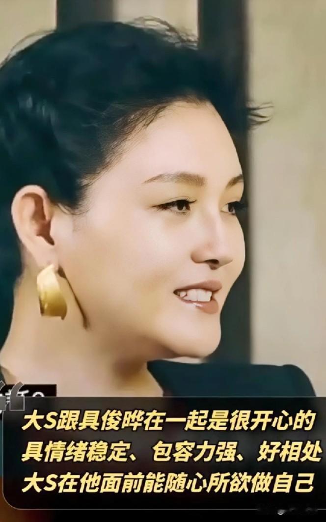 女王
想要把你给的爱用两只手来捆绑
别说你，是喜欢的模样
如果你，爱着他，就不怕