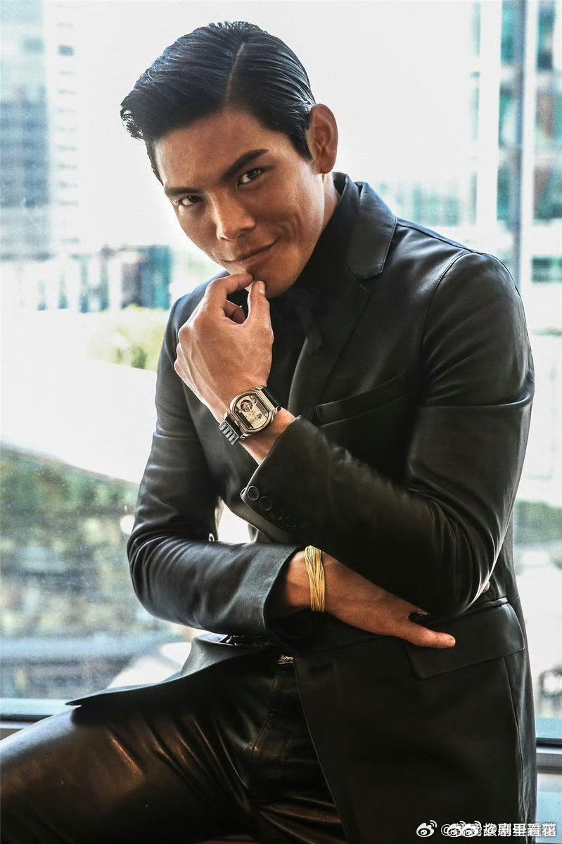 向佑说向佐是一生依靠 经历诸多舆论风波后兄弟愈发亲近，向佑坦言向佐是一生依靠，再