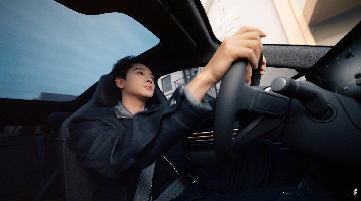 张晚意元旦跟谁过 张晚意的开工状态也太绝了！和搭子对台词的默契感拉满，“心里有光