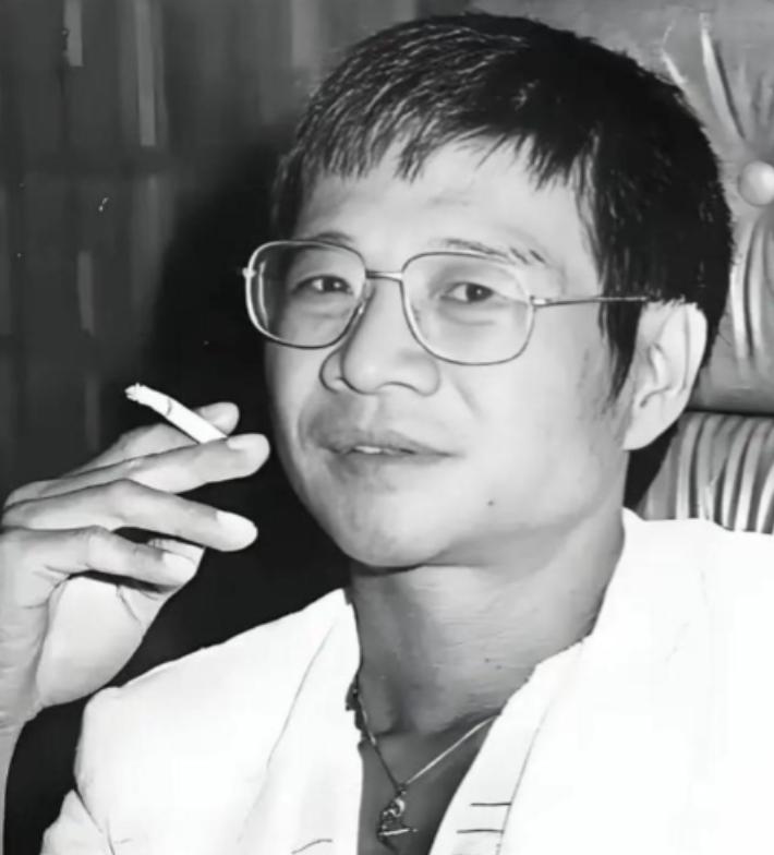 1957年，倪聪在内蒙古做公安工作，因养的狗咬伤了上级，又拆了旧木桥烧火取暖，被