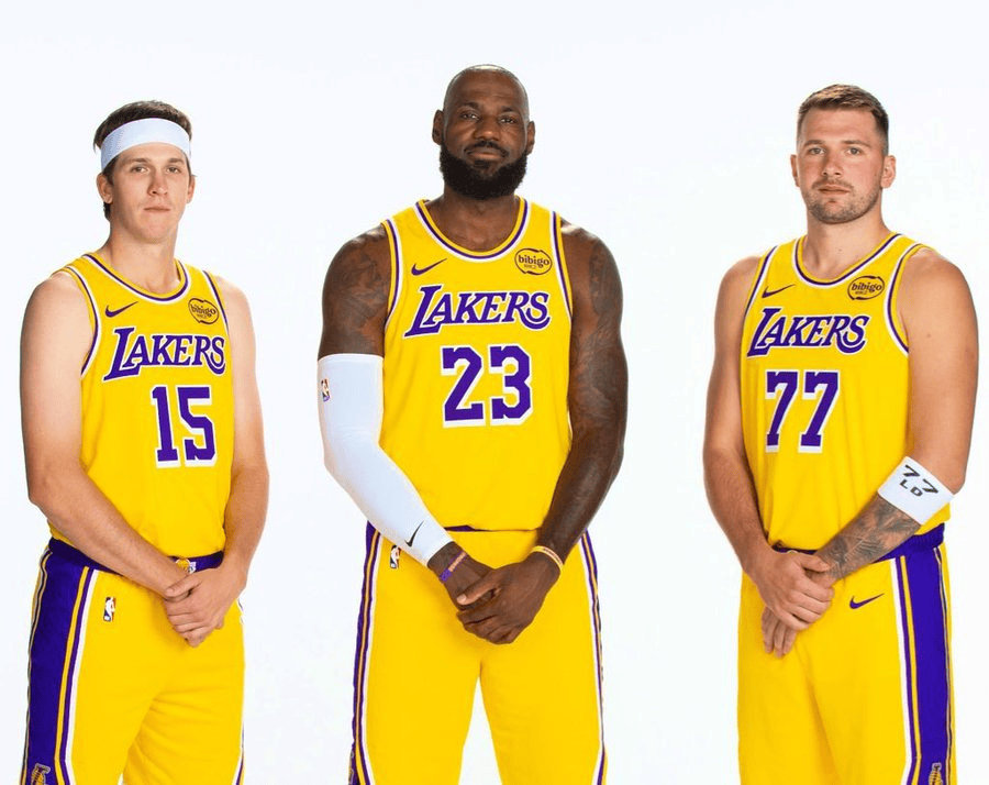 你打字吧 你字好看东契奇最后时刻大空位没出手，詹姆斯高难度三分又不中！赢了差不多