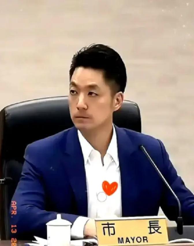 两蒋的棺材在台湾放了五十多年还没入土，蒋家后人想自费迁回大陆安葬，可蒋万安这个当