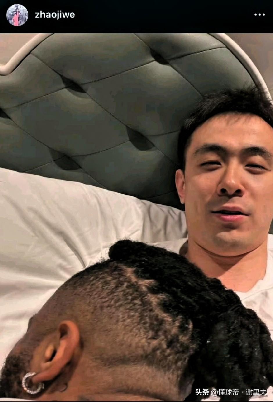 2.08米的莫兰德其实还是个孩子，赢下福建赛后，来到赵继伟房间，压在身下，赵继伟