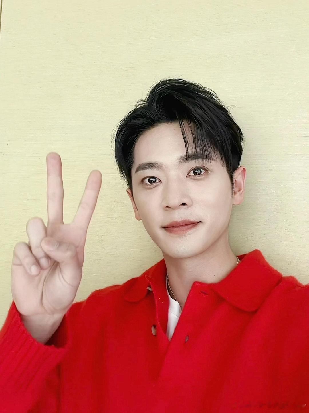 丞磊新年自拍，2026顺顺利利，红红火火