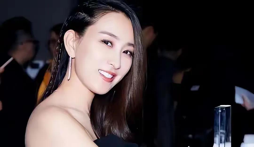 马苏孔令辉分手十二年未嫁娶，体育冠军卷入赌债风波，如今各自独行。

马苏和孔令辉