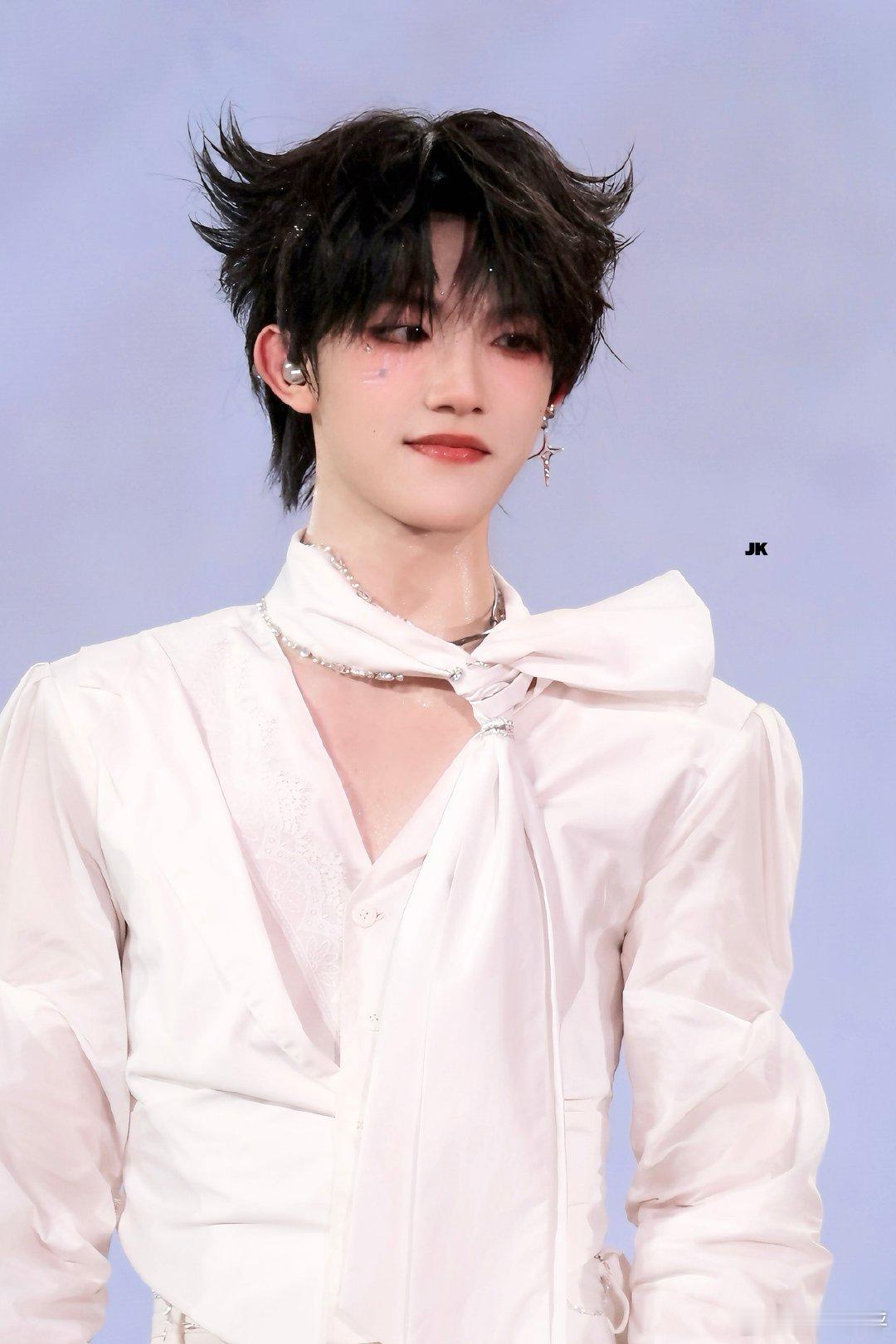 苏新皓解决问题的男人苏新皓这脑子要不要这么好用，懂得善于运用工具和周围的事物，直