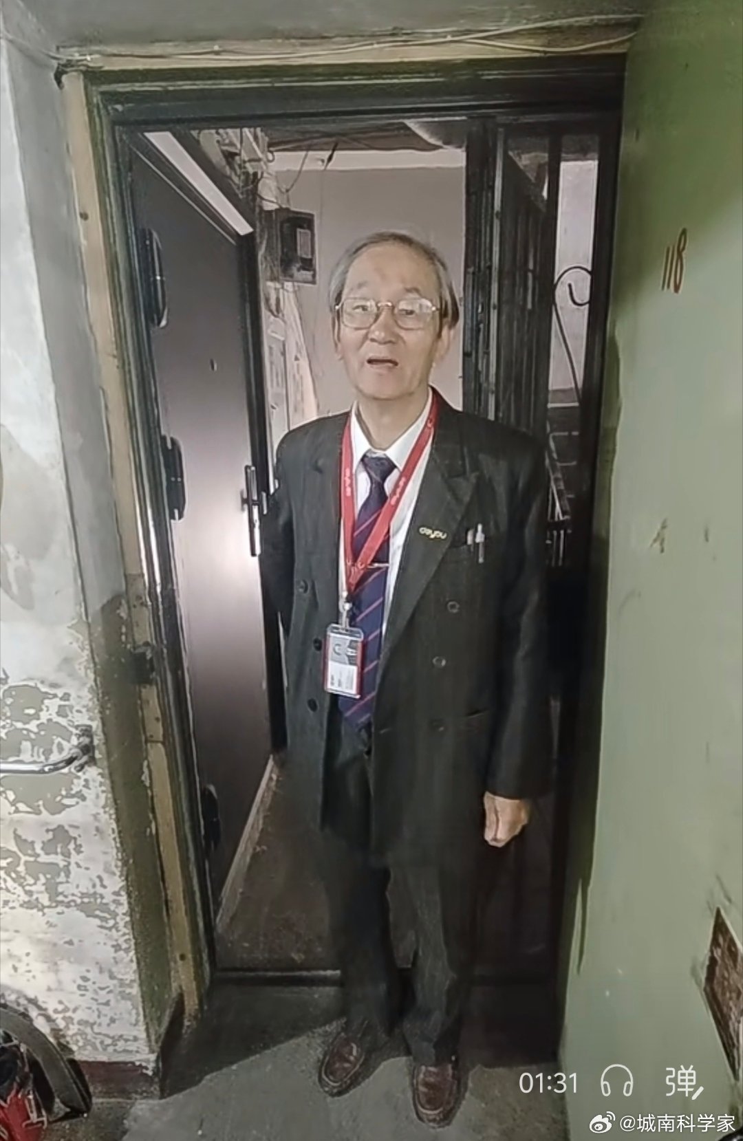 70岁+的中介已经出现，据说业务做的不错，单子源源不断。老龄化社会，正在具象化 