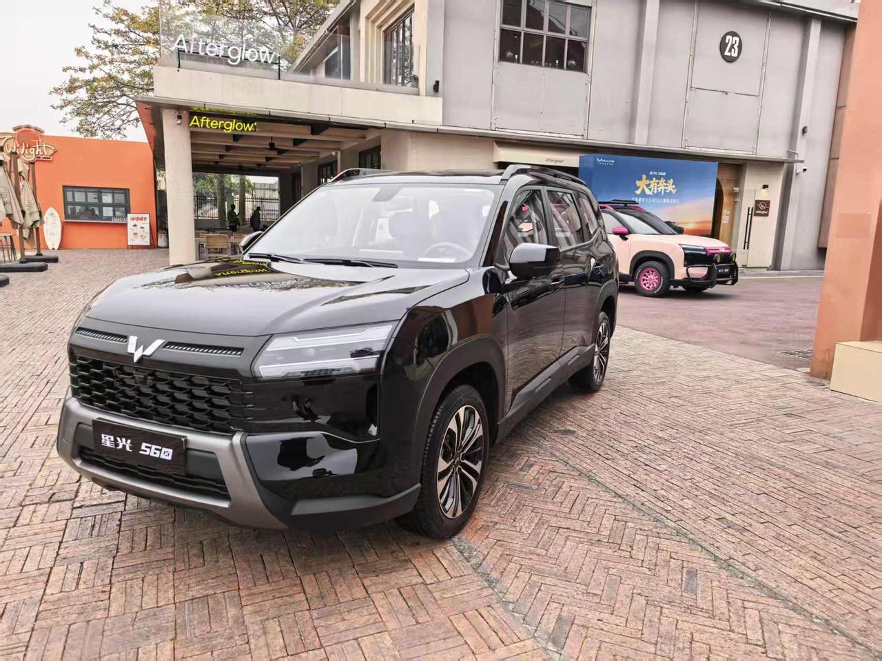 人民需要大而便宜的SUV，于是五菱星光560它来了！
从名字就可以看出端倪：5代