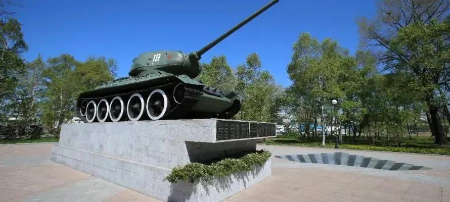 今天是俄罗斯坦克兵节，俄罗斯各地都举行了庆祝仪式。
坦克兵节设立于1946年，旨