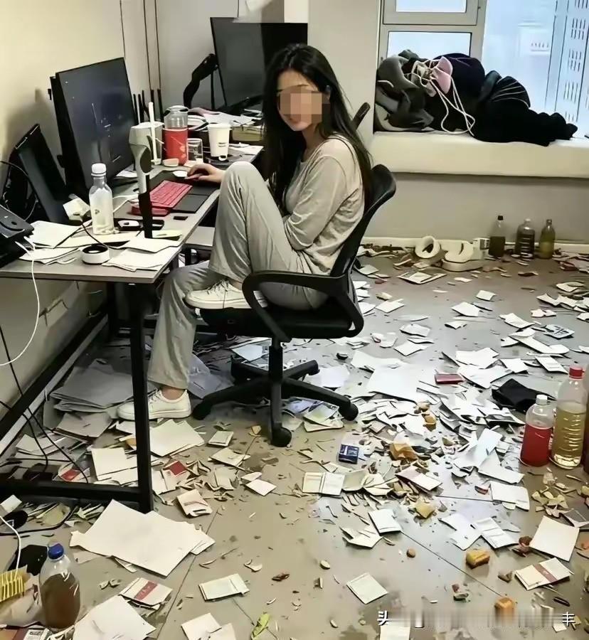 现代人，工作、生活节奏快，整天都在忙。

这位漂亮的女孩儿，整天忙于事业，一切从