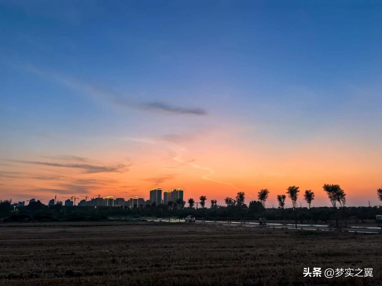 【小对联】
上：……？
下：公私。