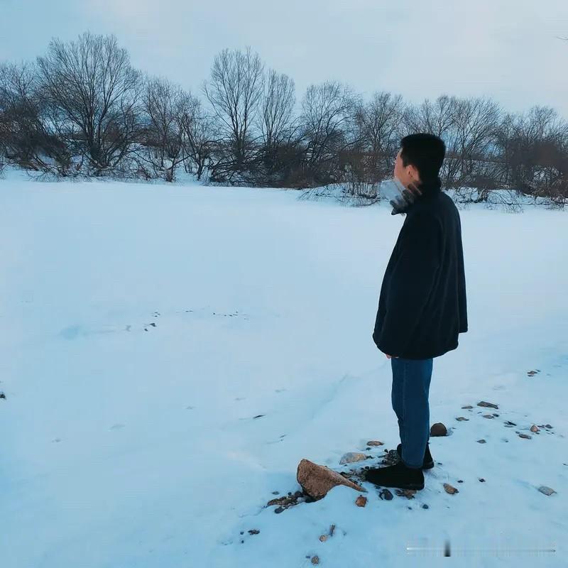 刘震云说：“凡是让你顾全大局的，你肯定不在大局里；凡是让你不惜代价的，你就是那个