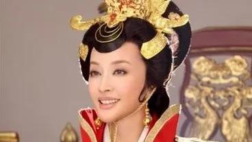 谁扮演的武则天最美?在1995年电视剧《武则天》中，刘晓庆从豆蔻少女演到白发老人