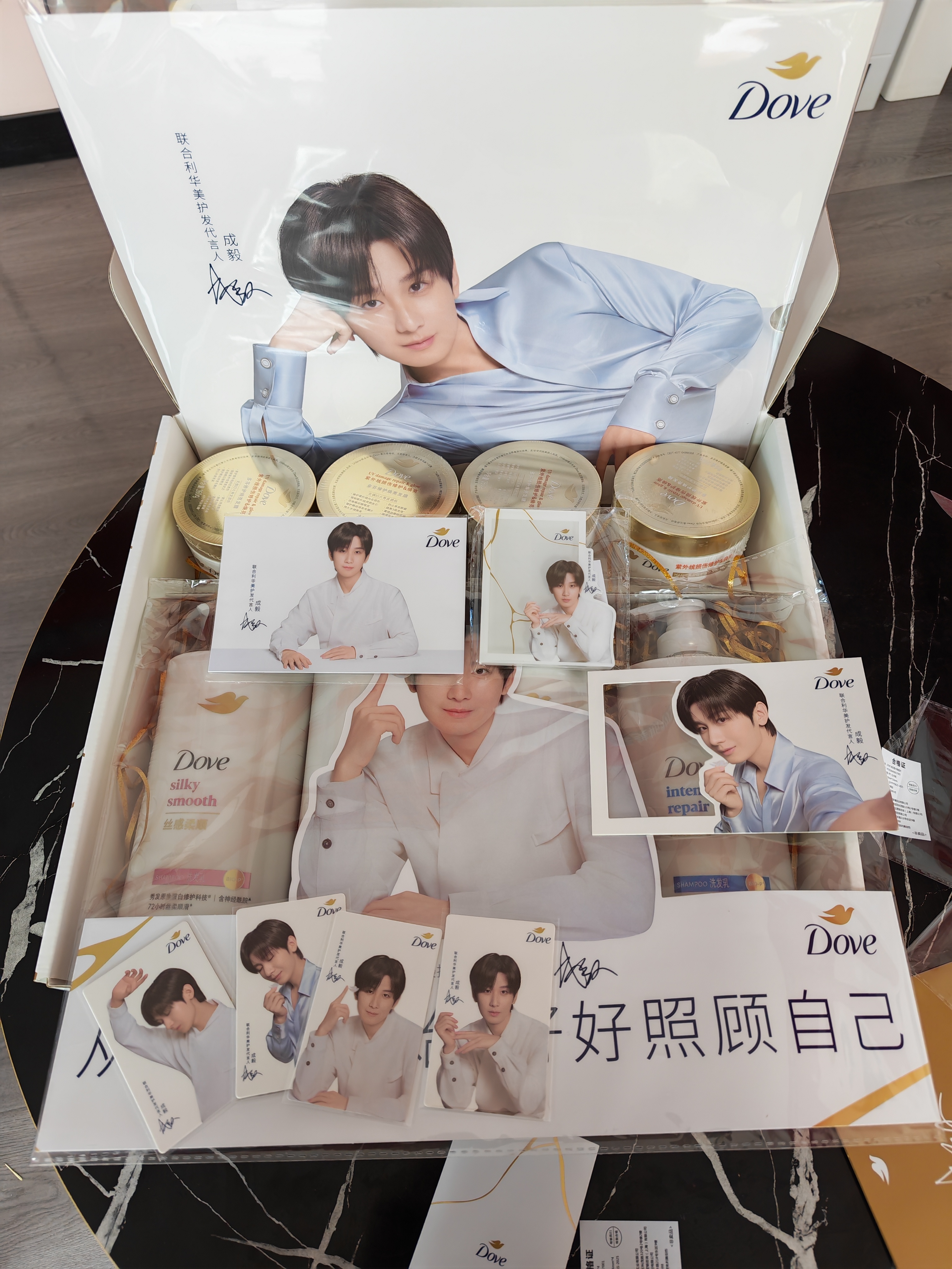 洗完真的是丝滑柔顺，还奶香奶香的，不愧是成毅严选啊！这个价位的洗发水丝毫不输以前