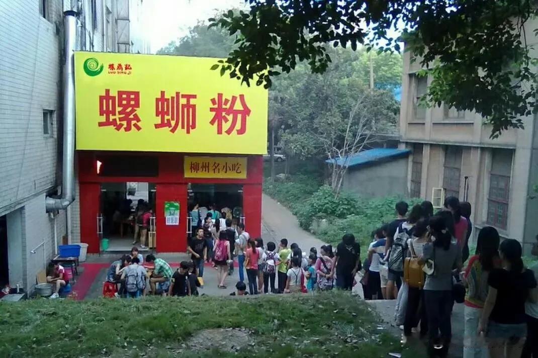 柳州新春第一波嗦粉高峰期，想吃正宗螺蛳粉得有耐心。