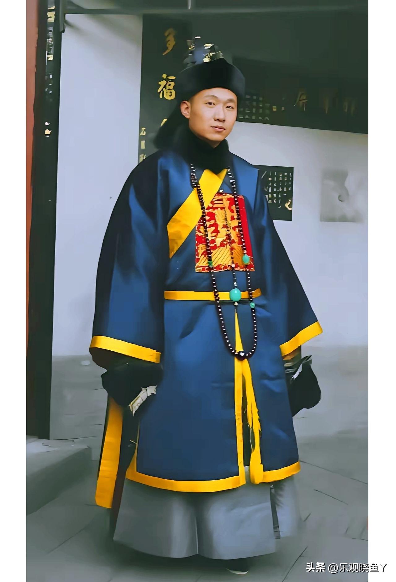 一九一零年，在山西的孔祥熙。这绝非演戏，也而非影视剧中的演员，而是当时他身穿清朝