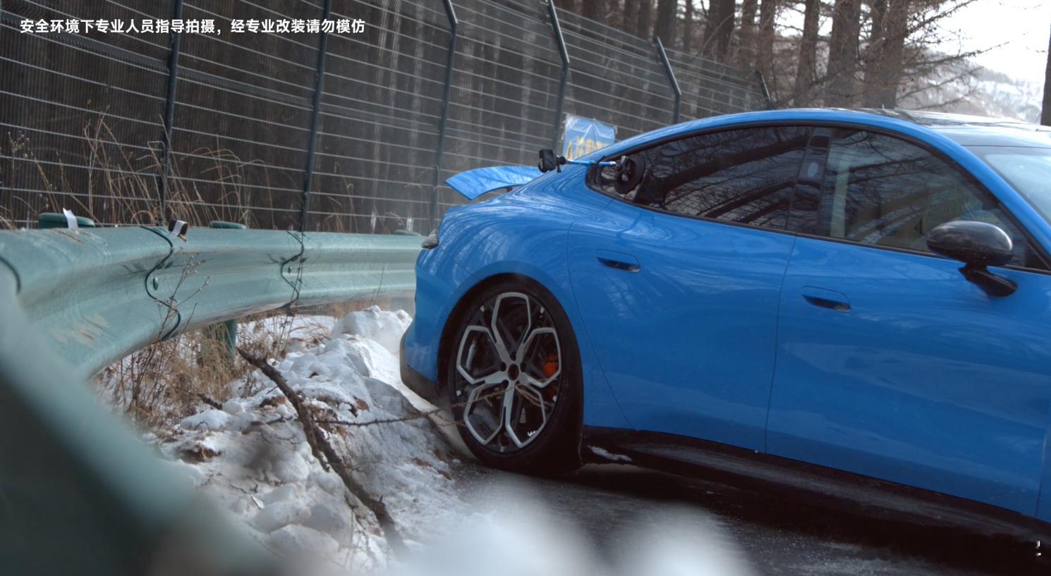 当卡布里蓝划破崇礼雪境，这不是电影特效，是量产车新SU7在书写中国汽车的冰雪诗篇