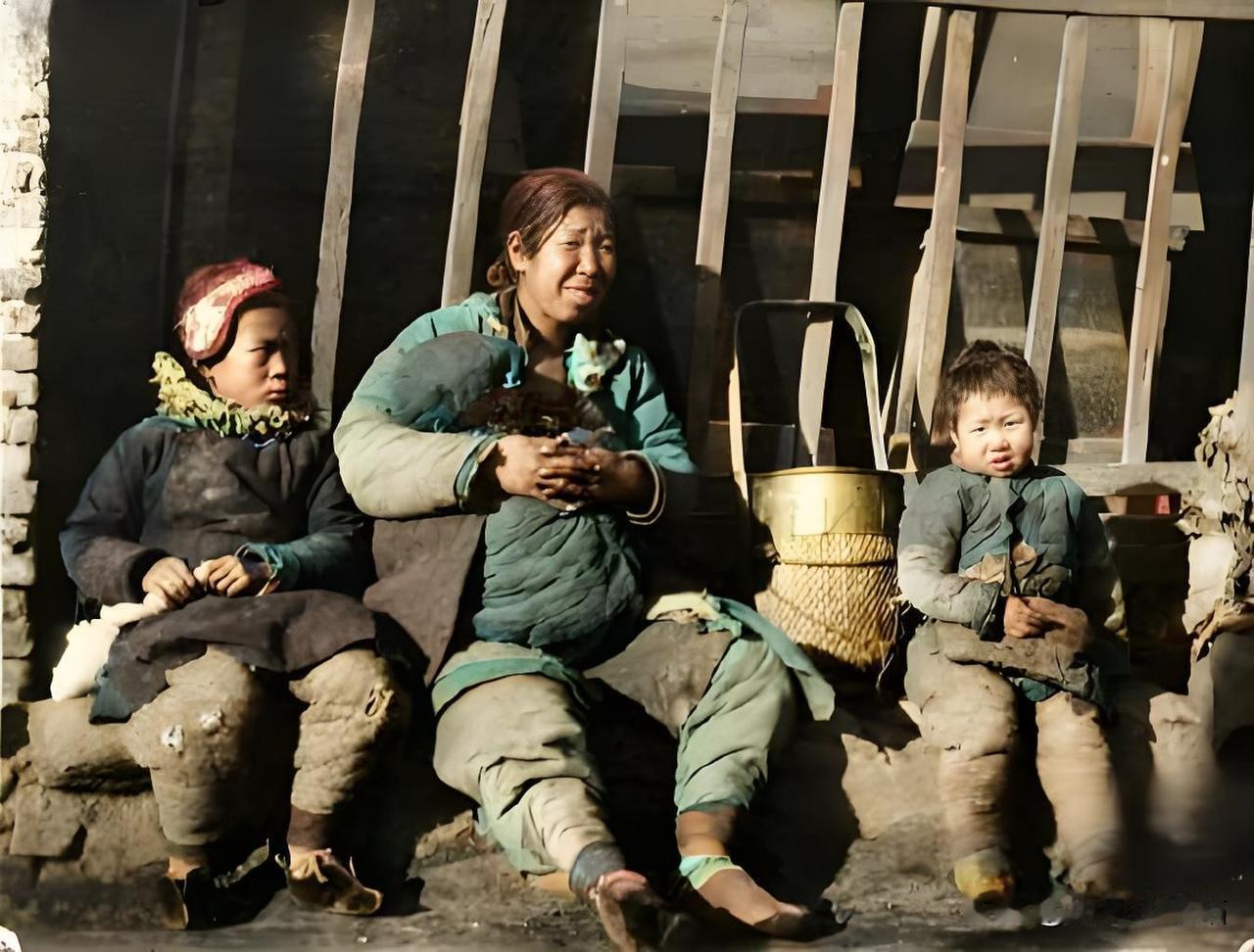 1916年袁世凯死后，北洋军阀分裂为直、皖、奉等派系，仅1916-1928年间就