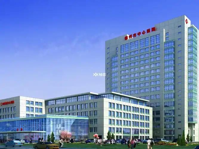 以前很多人上班只认准县医院，觉得乡镇卫生院规模小、待遇差，不如县级医院体面。但现