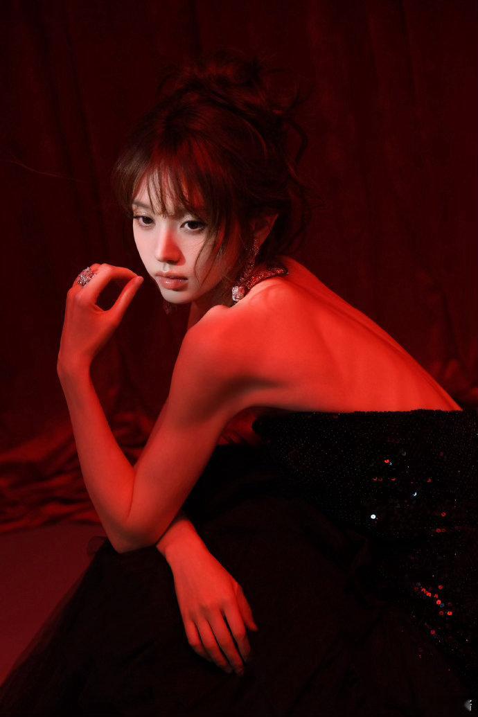 田曦薇手握两部大女主待播剧田曦薇一天美我两次 田曦薇一天美我两次还不够，手里还握