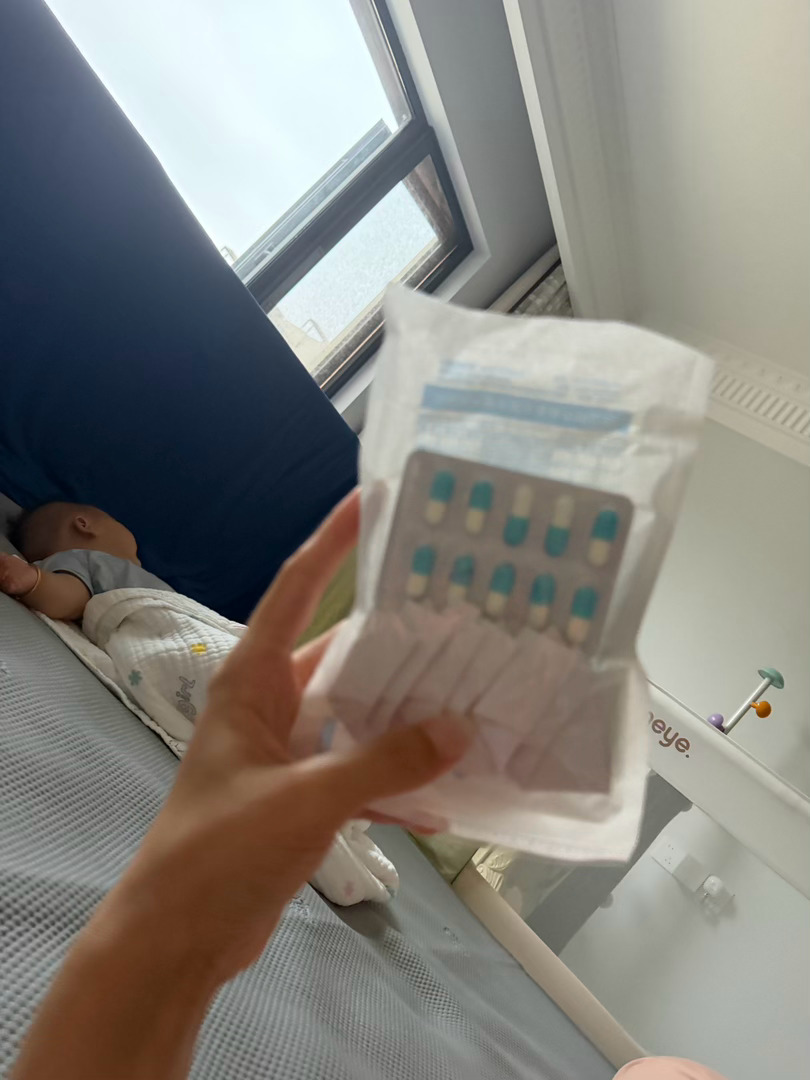 Sandro小白裙到了 我感觉还不错 老胖说不好看面料廉价（我咋感觉很硬挺版型好