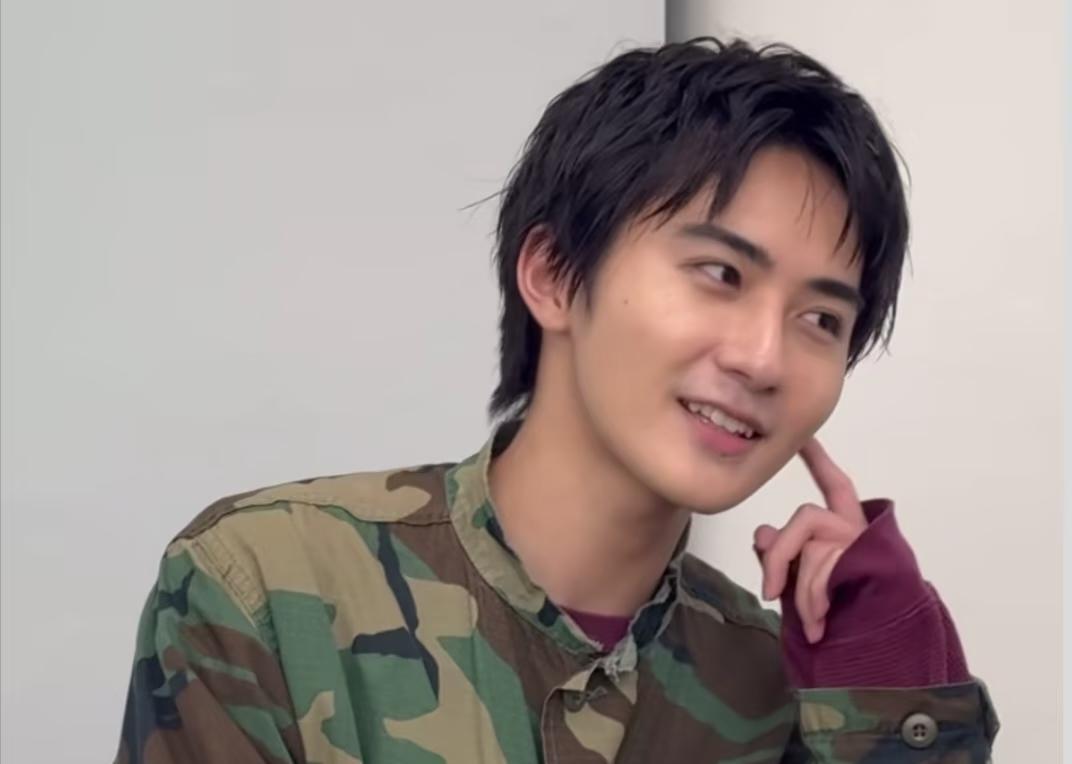 其实我真蛮喜欢这一身的
你们不觉得很可爱很萌吗？
虽然衣服单看不怎么样，但是翔仔