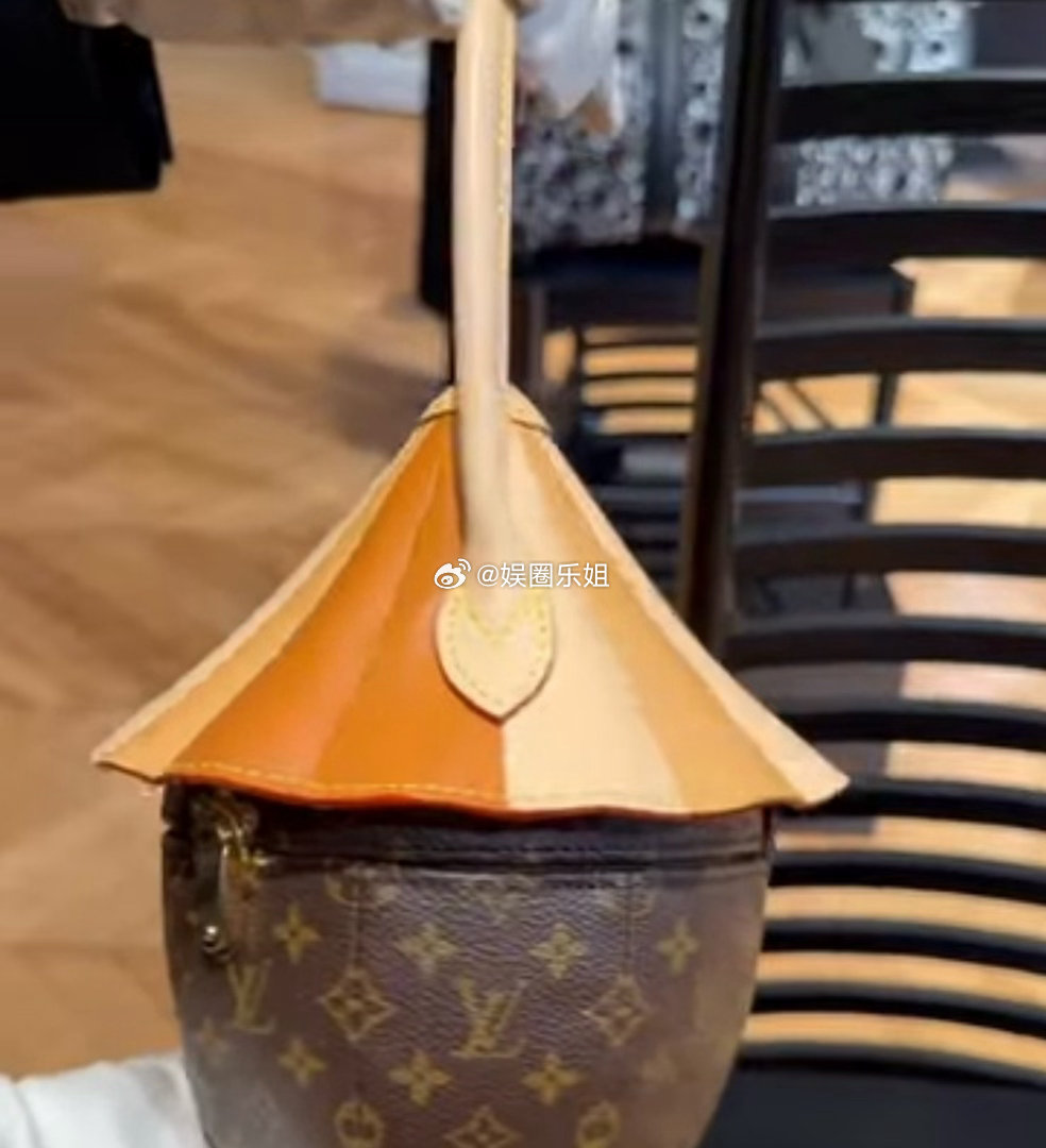 Lv最新系列手袋简直是太有生活了，可不只是小喷壶小房子、小水桶🪣………LV新款