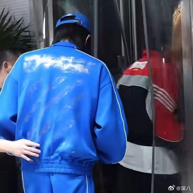 宋亚轩等刘耀文一起下班宋亚轩等刘耀文下班 宋亚轩等刘耀文下班，这么分不开 