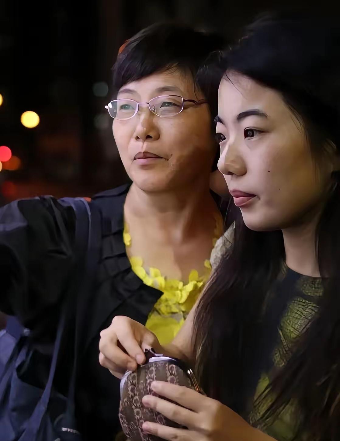 真正害了蒋方舟的人，不是控诉她学术不当的肖鹰教授，也不是提供新证据的网友。而是那