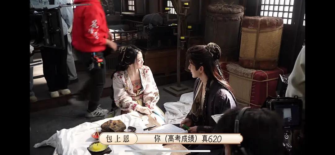 网友问：在月明千里新放的花絮里，王弘毅说他高考分620，为什么不营销学霸人设？ 