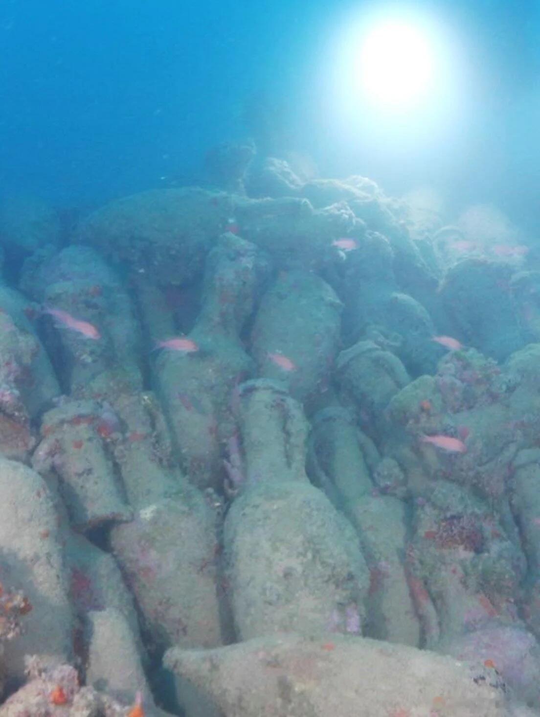 意大利西西里岛近海发现2000多年前罗马沉船，船上满载古代酒罐海外新鲜事 意大利