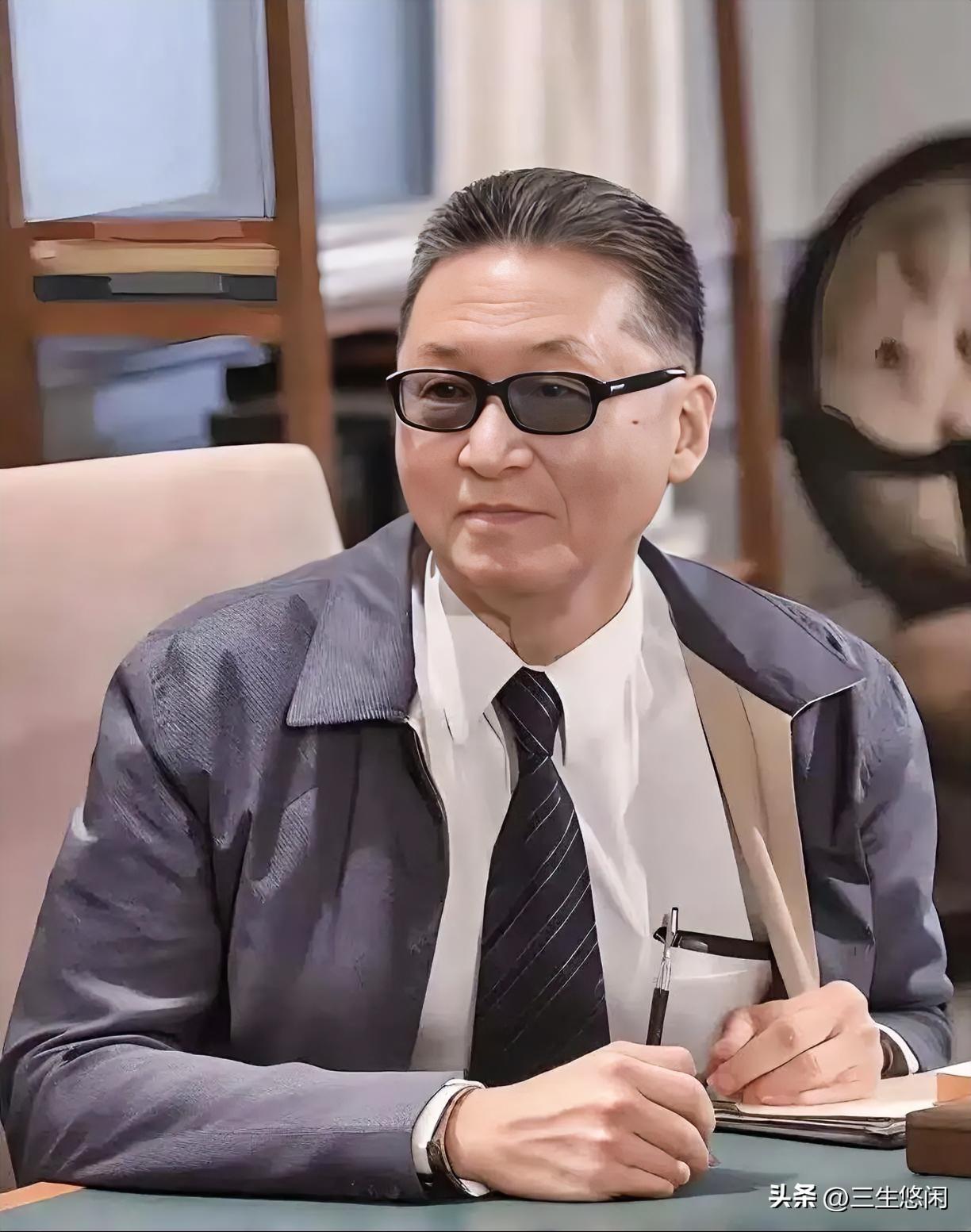 李敖说：“一个人在社会上，礼貌是没有用，谦逊也没用，古道热肠也没有用，忠厚老实也