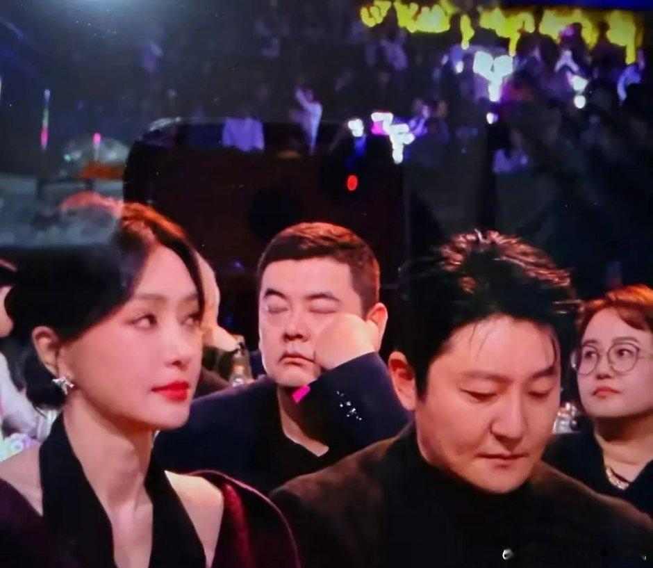 尹涛睡着了，下次坐腾哥那桌 